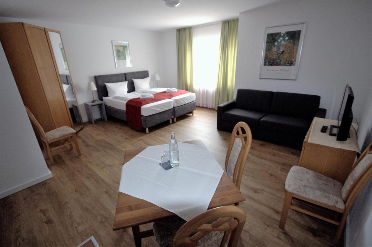 Hotel Leo Muehlhausen Екстериор снимка