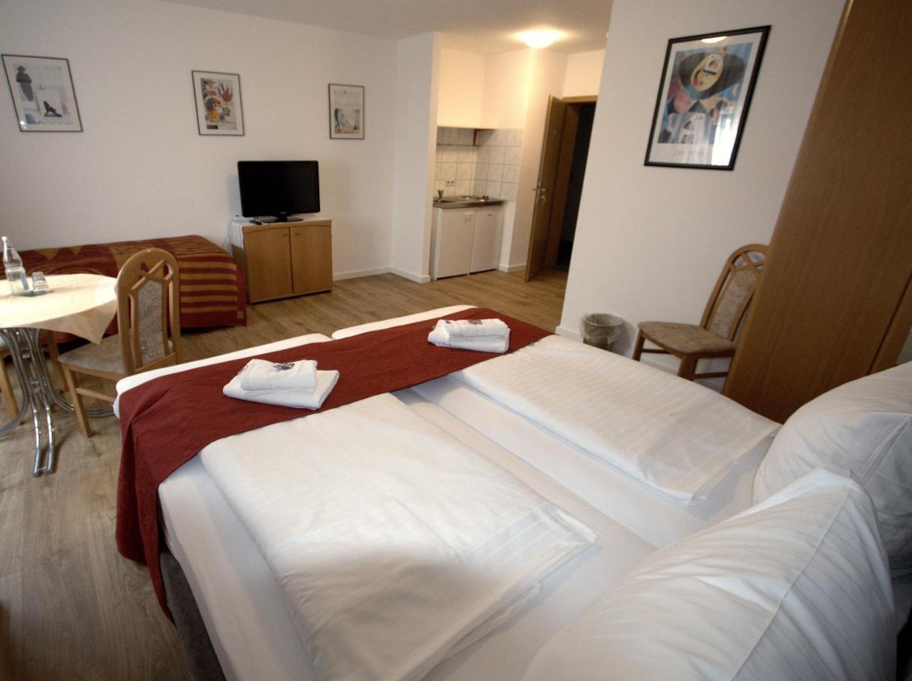 Hotel Leo Muehlhausen Екстериор снимка